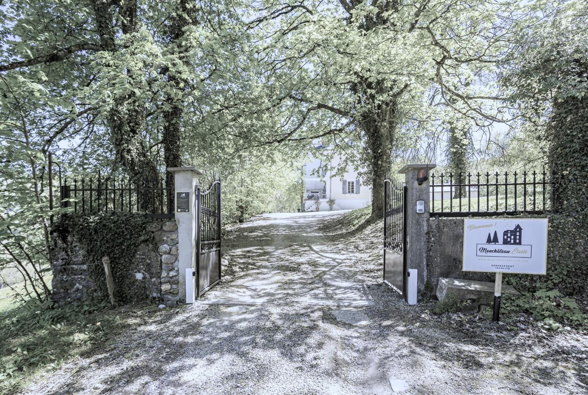 Monchateau Etoile, Hebergement Insolite Avec Spa Merlas ภายนอก รูปภาพ